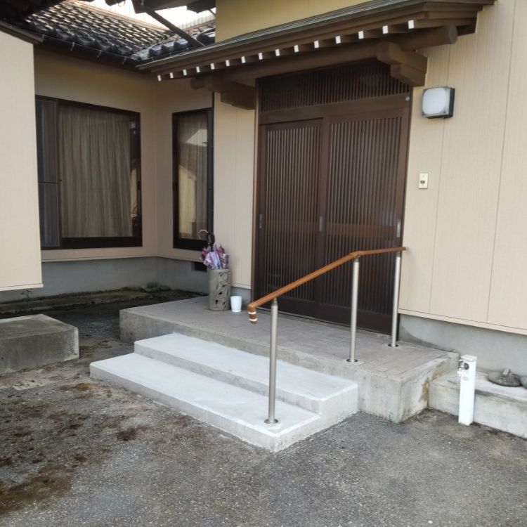 玄関ポーチ手摺設置後